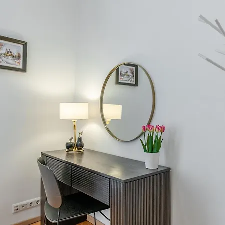 Airhome - Library Appartamento Reval