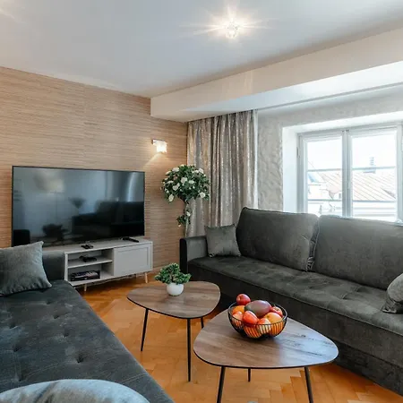 Appartamento Airhome - Library Reval