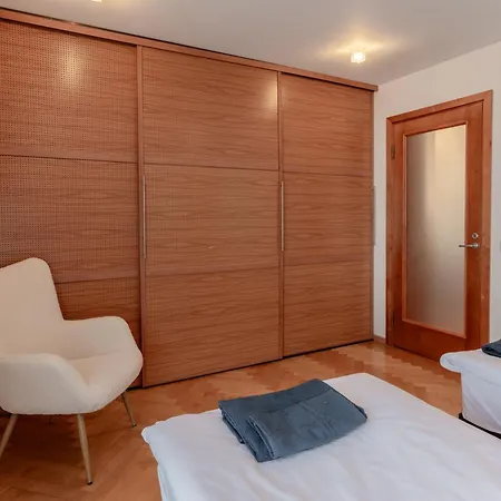 Airhome - Library * Reval